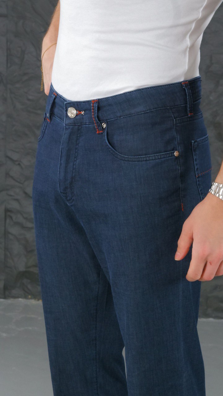 Model 139: The "Signature Red" Wash Jeans