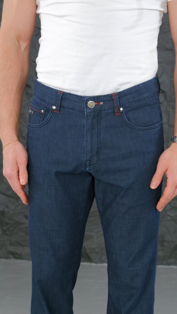 Model 139: The "Signature Red" Wash Jeans